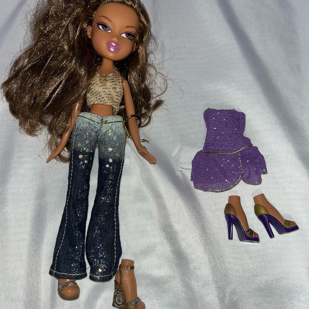 Vintage 2007 Bratz Yasmin Passion 4 Fashion Doll 2 Outfits Shoes RARE‎